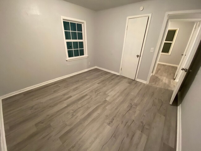 Building Photo - Newly Updated 3 Bedroom Home by Suburban A...