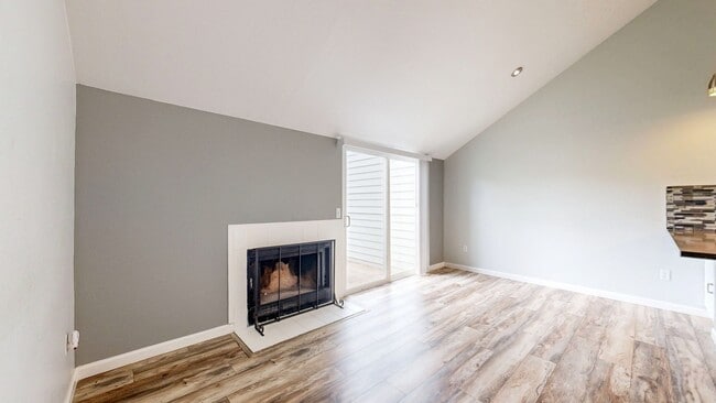Building Photo - Serene 2 Bedroom 2 Bath Townhome in Windsor, CA with Carport Included!