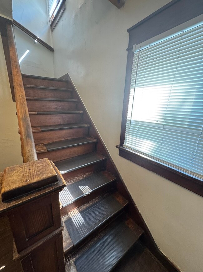 Building Photo - 501 E 1st St