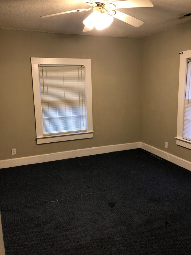 Building Photo - 716 Lucas St