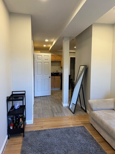 Building Photo - 214 Hanover St