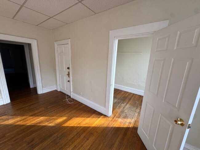 Building Photo - 2 Harvard St