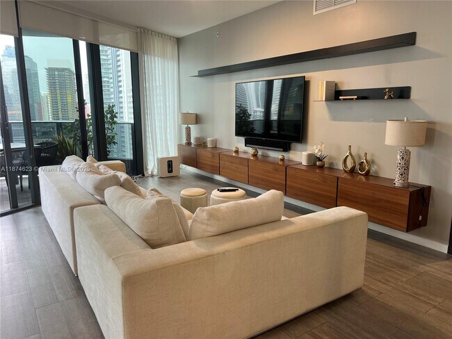 Building Photo - 1000 Brickell Plaza