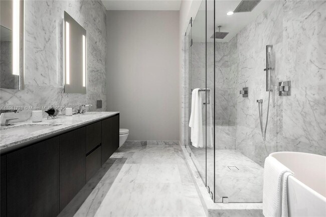 Building Photo - 1451 Brickell Ave