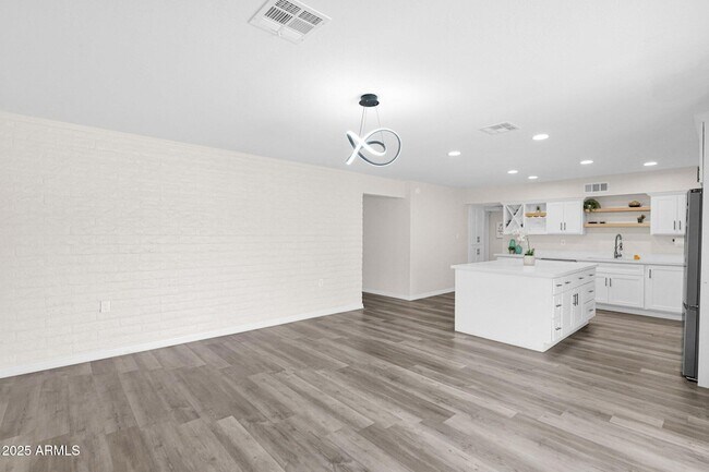 Building Photo - 301 N 87th St