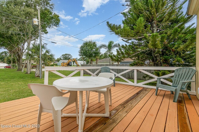 Building Photo - 533 E Lincoln Ave