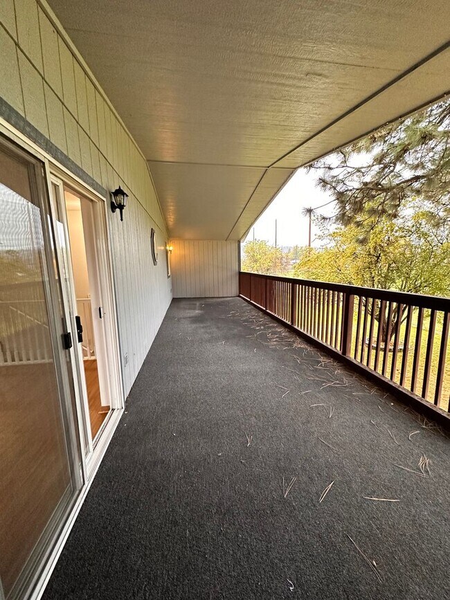 Building Photo - 1877 Fairway Dr