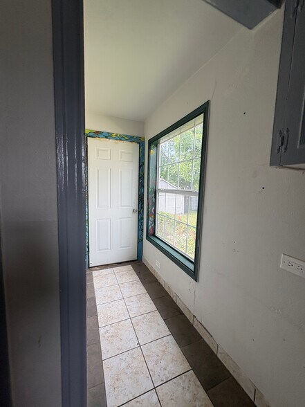 Building Photo - 210 Claremont Ave