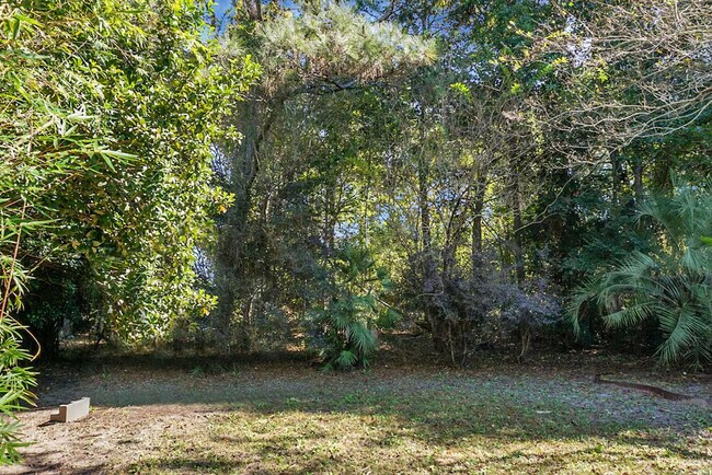 Building Photo - 1519 Thoroughbred Blvd