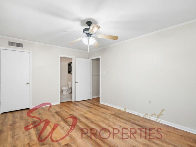 Building Photo - Spacious 4 Bed, 3 Bath Home - Perfect for Family or Student Living!