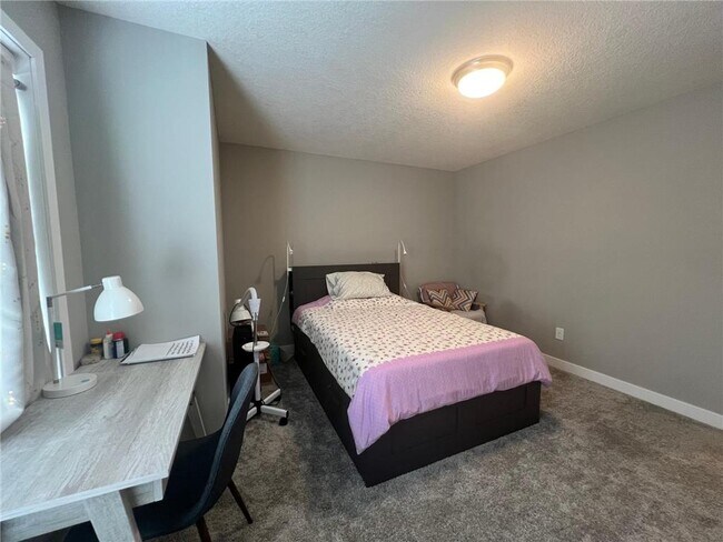 Building Photo - 7262 Zircon Ct N