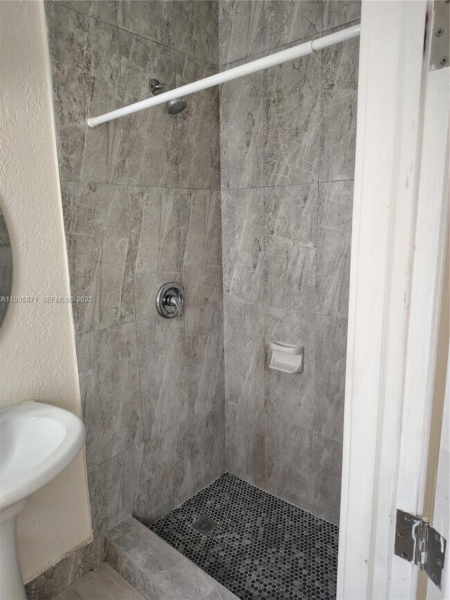 Building Photo - 1200 NE 110th St