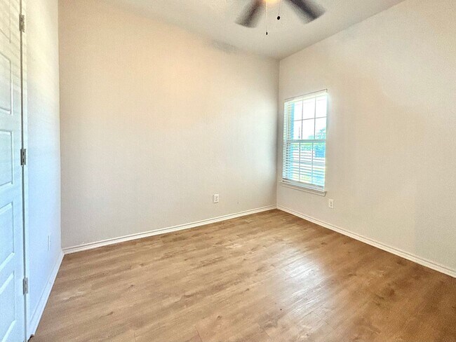 Building Photo - Gorgeous 1 story home with 4 Bedrooms!