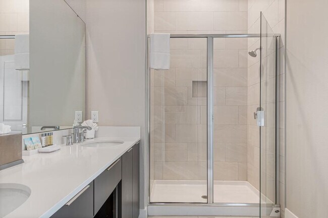 Building Photo - 7740 Sandy Ridge Dr