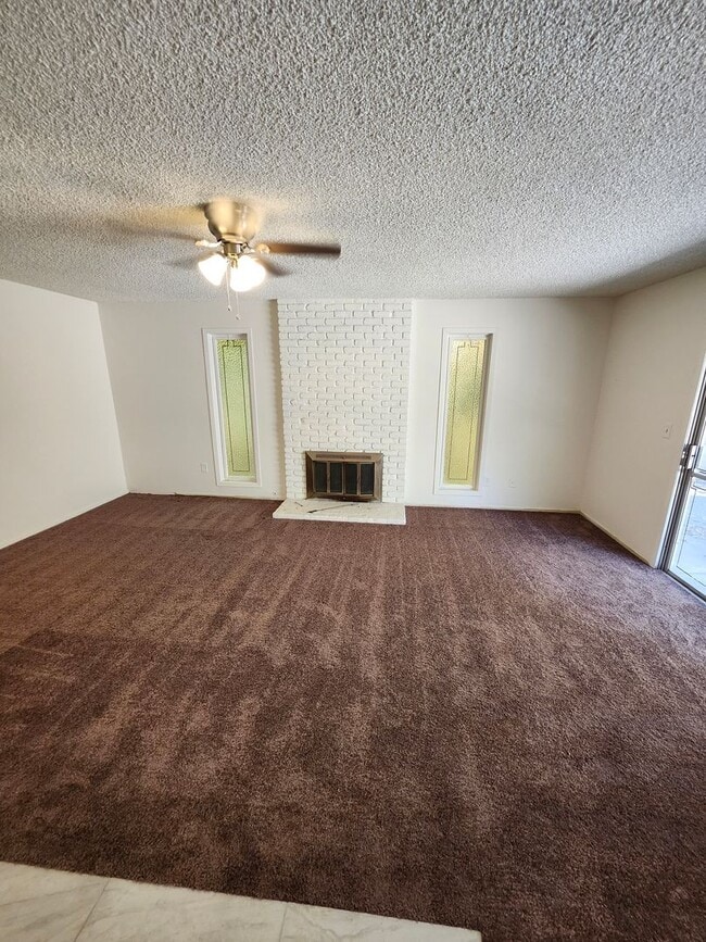 Building Photo - Newly Renovated! Spacious 4-Bed, 2-Bath Ho...