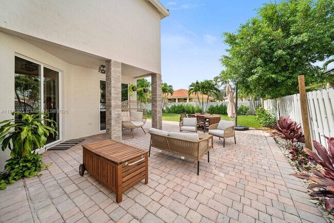Building Photo - 721 Tanglewood Cir