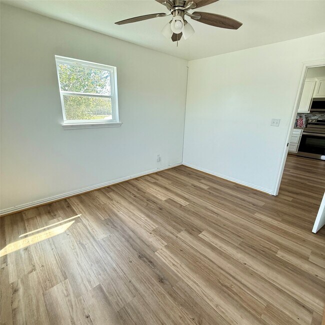Building Photo - 143 Bastrop Bayou Dr
