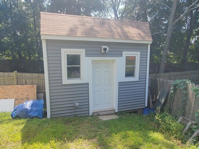 Building Photo - 135 Ashcroft St