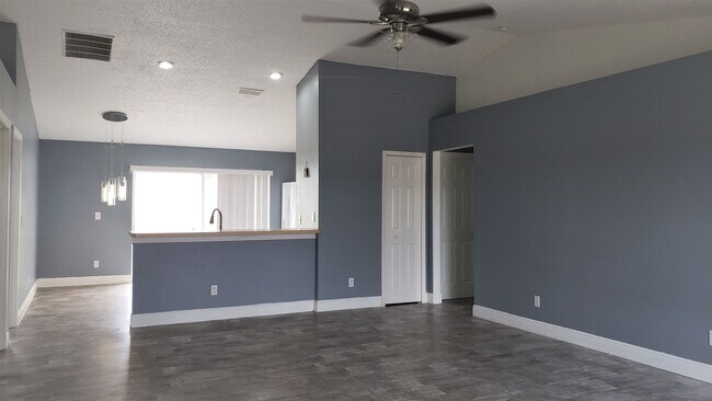 Building Photo - ~3/2~ Cardinal Pines Estate~Large Fenced i...