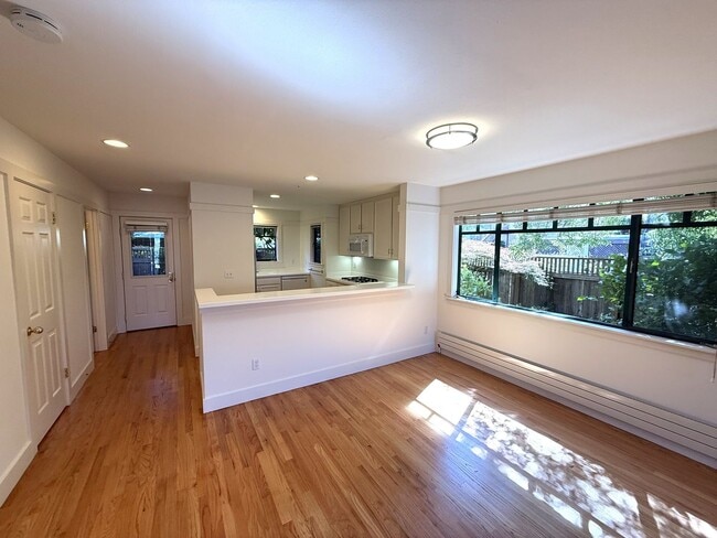 Building Photo - CRAFTSMAN STYLE TWO STORY 2BD/2BA END UNIT...
