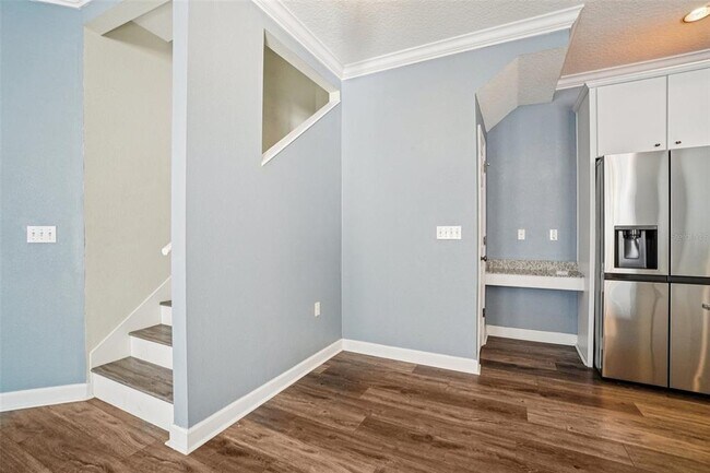 Building Photo - 502 S Albany Ave