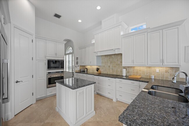 Building Photo - 12200 Sunnydale Dr