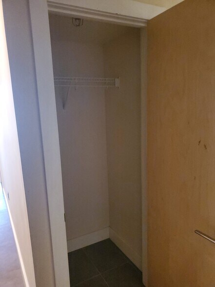 Building Photo - 309 E 5th St