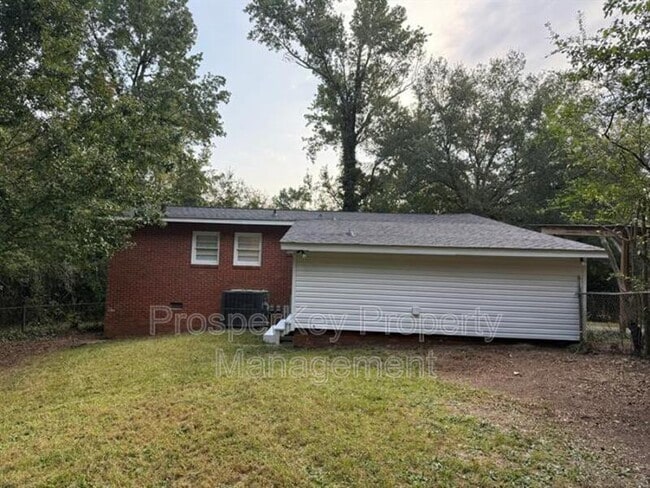 Building Photo - 3676 Lindsey Dr