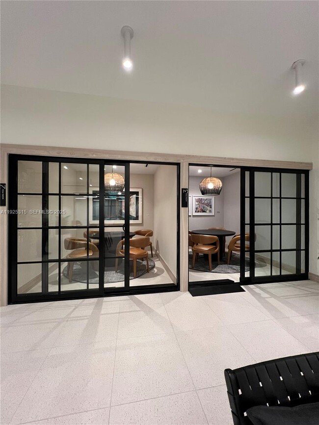 Building Photo - 225 N Miami Ave