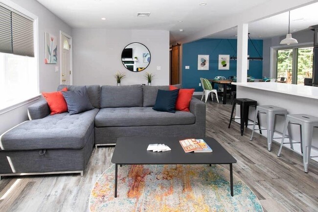 Building Photo - 4 James St