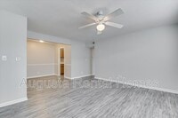 Building Photo - 520 E Buena Vista Ave