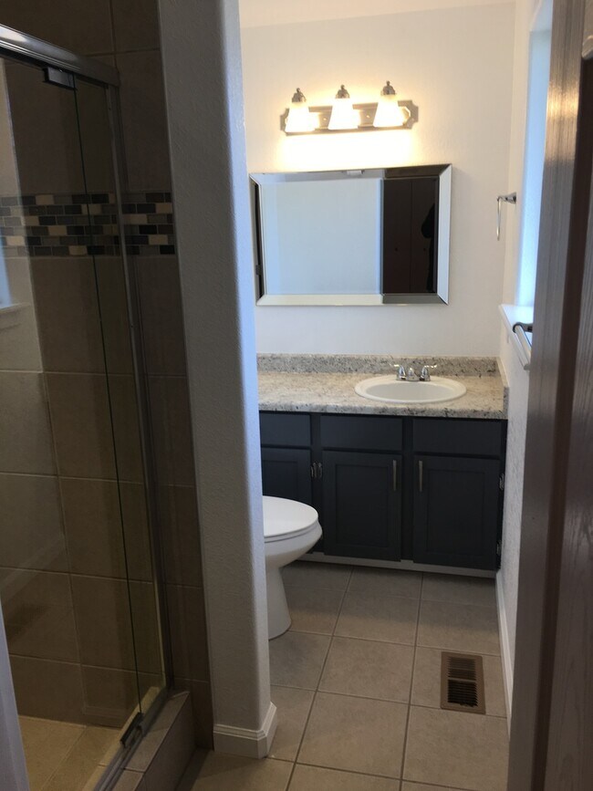 Building Photo - 3 bedroom 2 bathroom house - Stewart Lennox