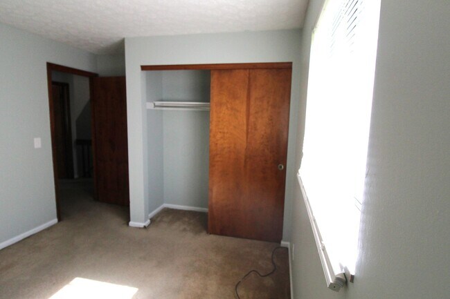 Building Photo - 1800 Quarry Ridge Dr