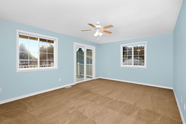 Building Photo - Sunny 5 Bedroom Home with 3 Car Garage in Quiet Neighborhood