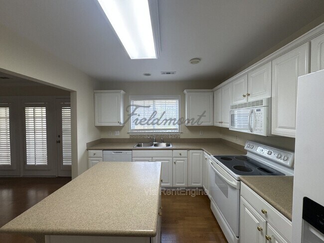 Building Photo - 102 Wyndham Ct