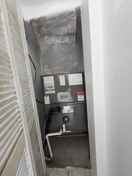 Building Photo - 8883 SW 126th Ter