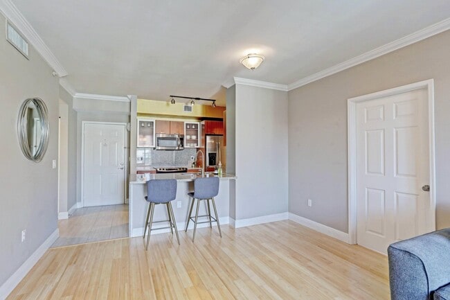 Building Photo - 630 S Sapodilla Ave