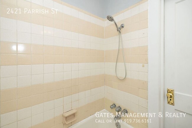 Building Photo - 2421 Parrish St