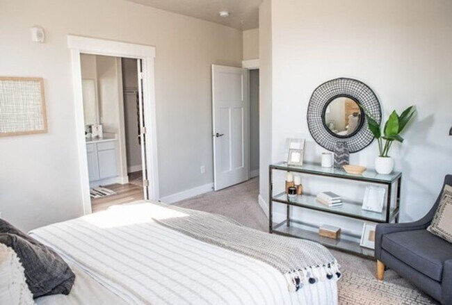 Building Photo - 3 Bed 2 Bath Condo in Lehi!!