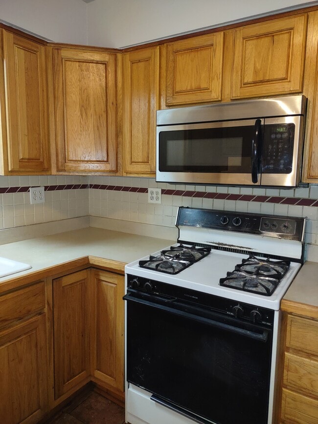 Building Photo - 5056 Jarvis Ave