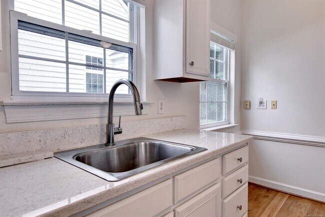 Building Photo - 8321 Barons Ct