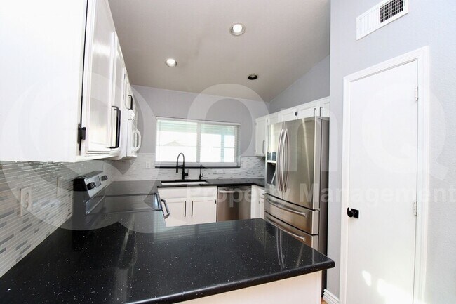 Primary Photo - 808 N Sailors Way