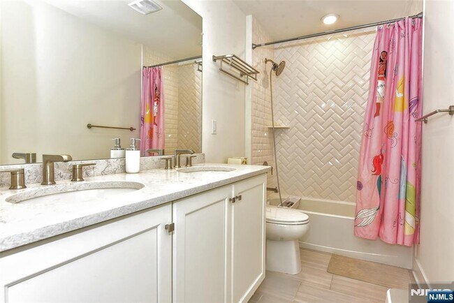 Building Photo - 32 Cinnamon Dr