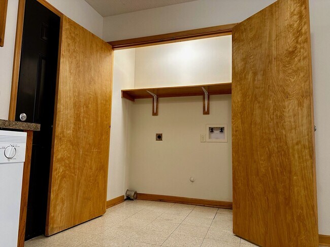 Building Photo - 2520 Crockett St