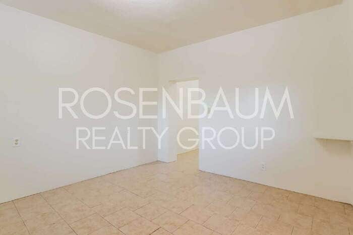 Building Photo - 2454 N Treat Ave