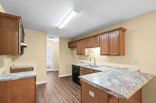 Building Photo - 7782 Shadowland Dr