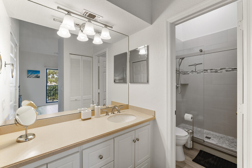 Upper master bathroom - 61 Emerald Woods Dr