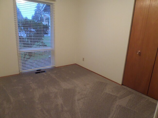 Building Photo - Adorable & Immaculate 3-Bedroom House with...