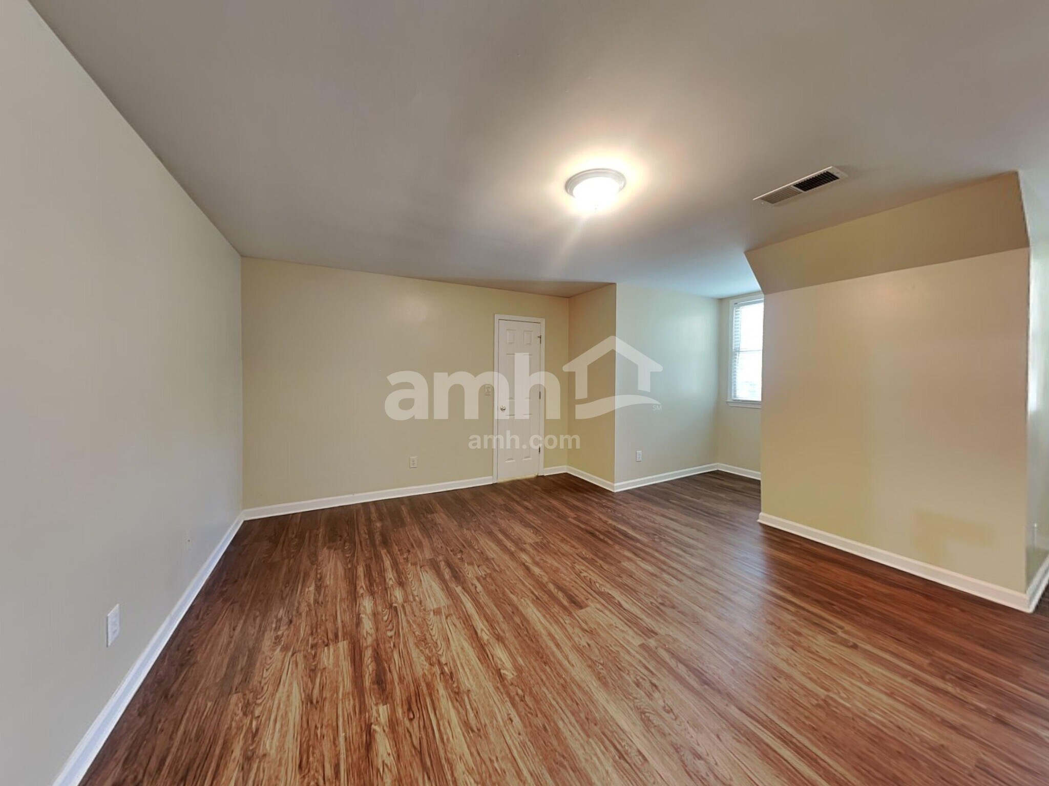 Building Photo - 1302 Hadaway Trail NE