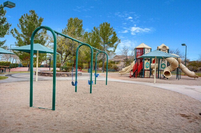 Building Photo - Anthem country Club Golf Community Beauty